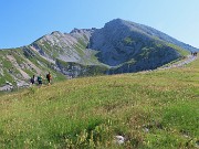 13 Ai pratoni di Piancansaccio con vista sulla Val d'Arera